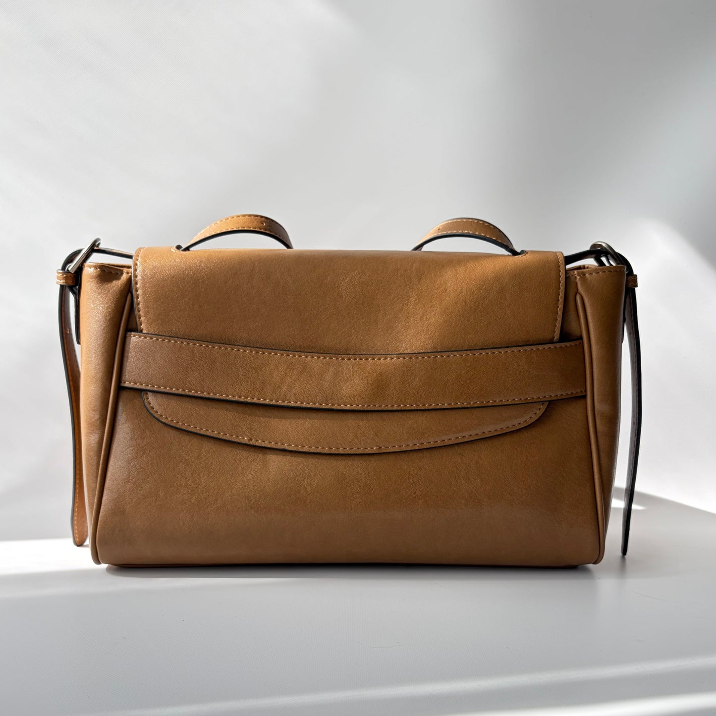 ポストマン風ショルダーバッグ Postino Beige 正面 | seloah