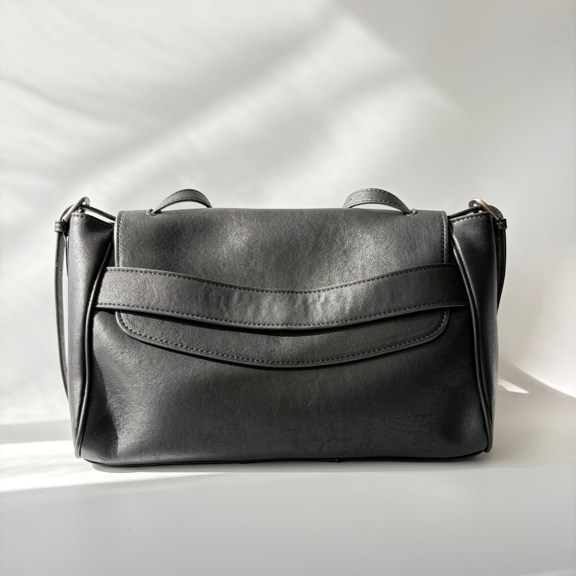 ポストマン風ショルダーバッグ Postino Black 正面 | seloah