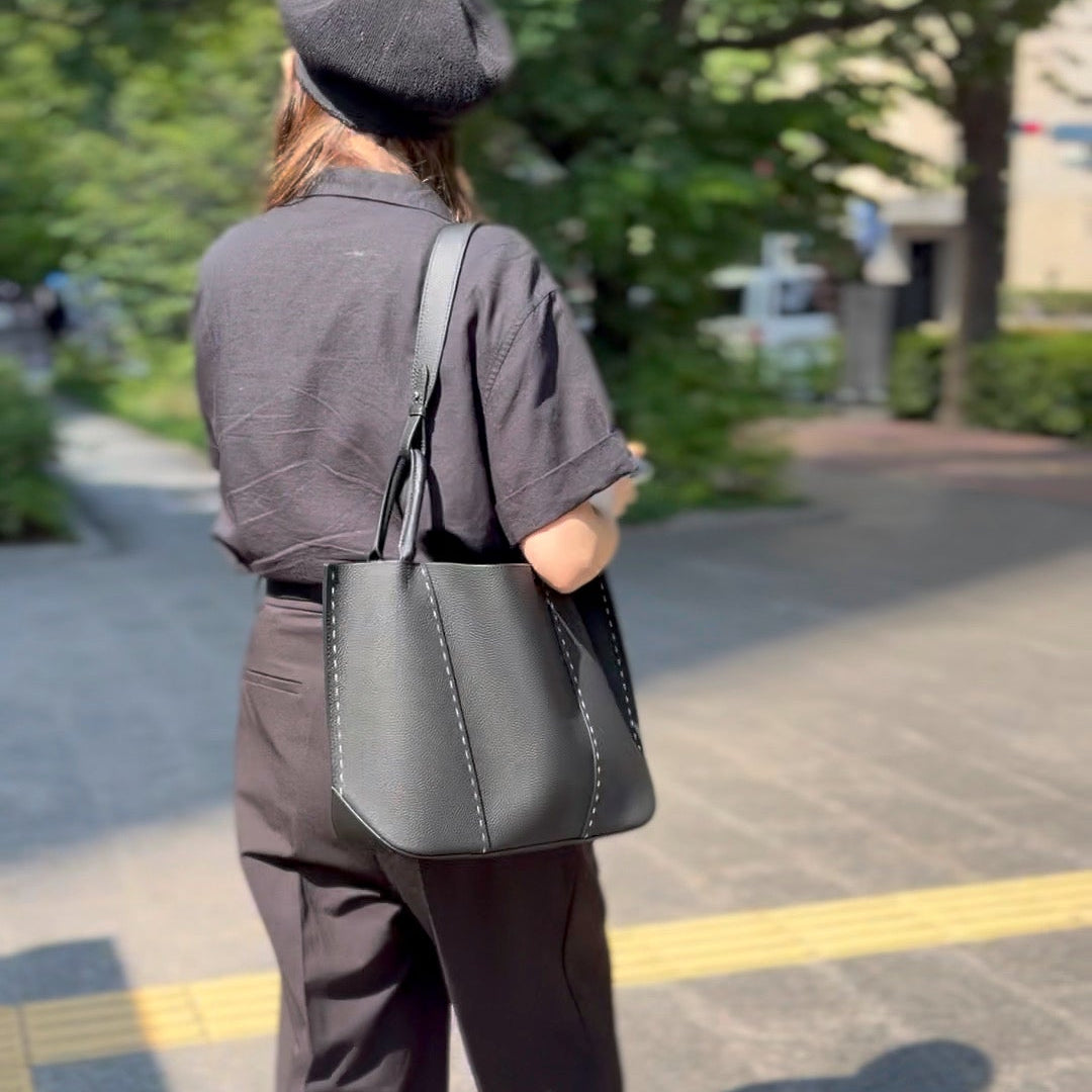 Libre 本革トートバッグ ブラック 着用・肩掛け | seloah
