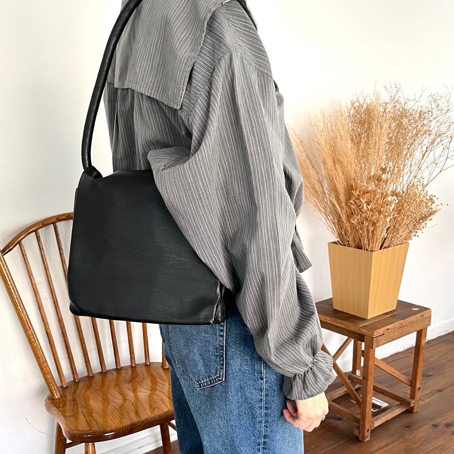 Square shoulder bag