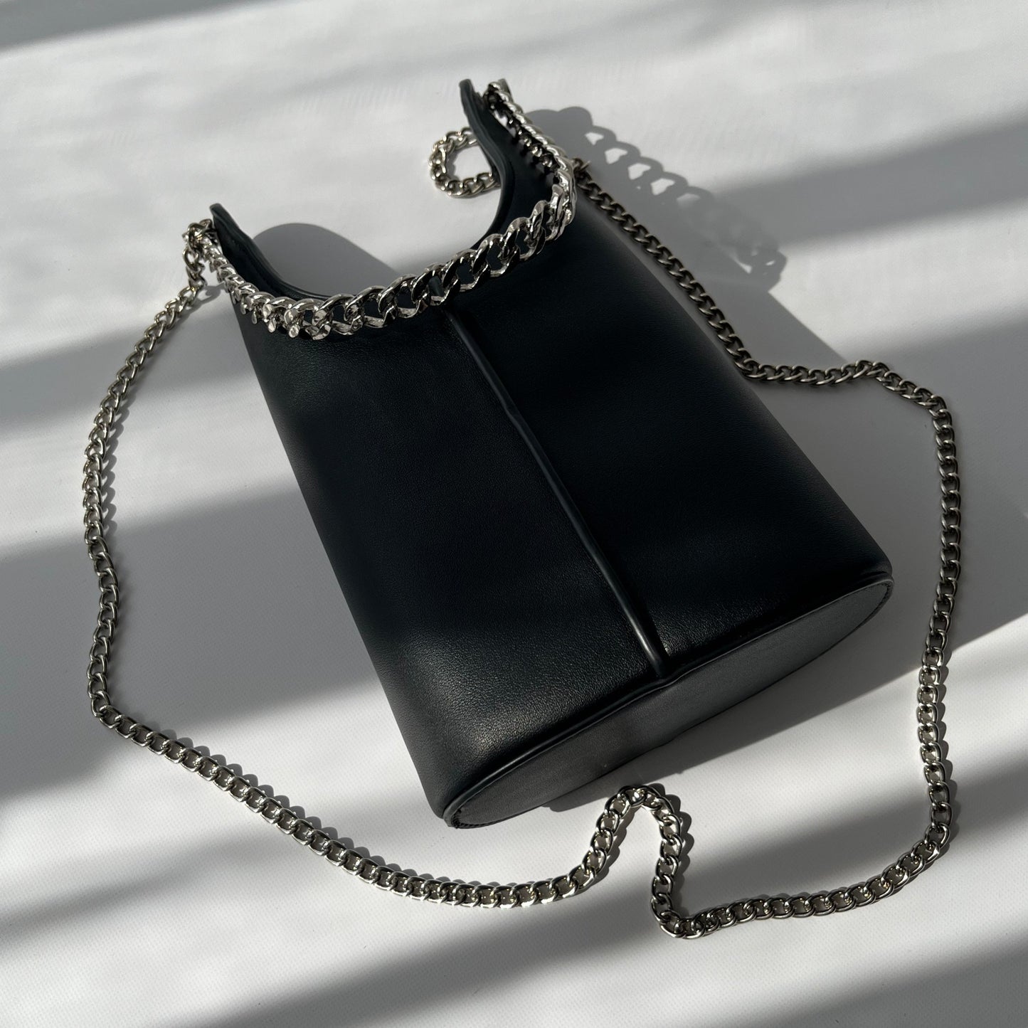 Chain shoulder bag